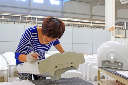 Luannan County, Hebei Province, November 17ï¼Quality inspection staff is testing of ceramic sanitary products in Hebei ZhongTong ceramic company  Hebei ZhongTong ceramic company is the largest local sanitary ceramics manufacturers のeditorial素材