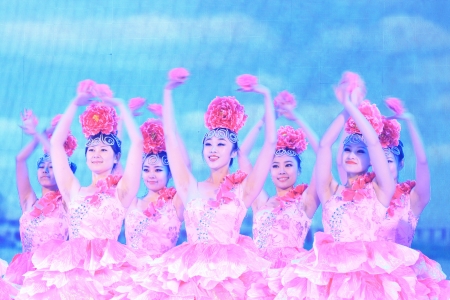 Luannan, November 28, 2012  Girls in performances in dance on the stage in the Chengzhaocai theatre on November 28, 2012, Luannan, china のeditorial素材