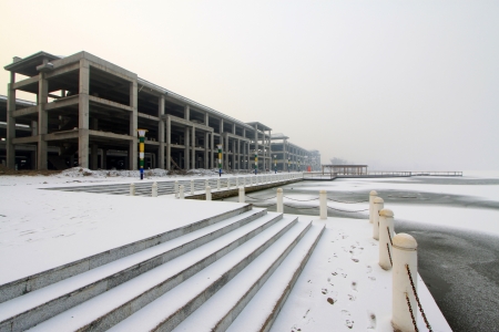 The unfinished building in the snow, in the long winter, Chinaのeditorial素材