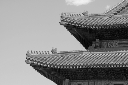 ZUNHUA - MAY 11: Glazed tile roof in the Eastern Royal Tombs of the Qing Dynasty on May 11, 2013, Zunhua, Hebei Province, china.のeditorial素材