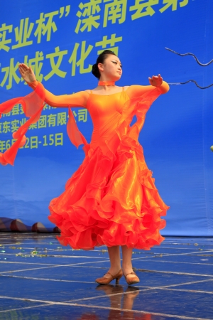 LUANNAN - JUNE 12: Fitness dance sports performance on the stage on JUNE 12, 2013, Luannan, Hebei Province, China.
のeditorial素材