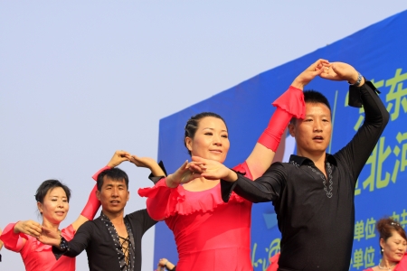 LUANNAN - JUNE 12: Fitness dance sports performance on the stage on JUNE 12, 2013, Luannan, Hebei Province, China.
のeditorial素材