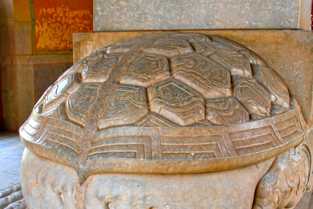 ZUNHUA MAY 18: traditional Chinese style stone carving handicraft, Eastern Tombs of the Qing Dynasty on may 18, 2014, Zunhua county, Hebei Province, China.	
のeditorial素材