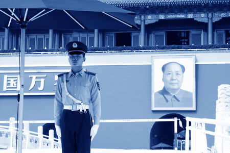 Beijing September 11th: Mao Zedong portraits on the Tiananmen gate and guard armed police warrior in Beijing on September 11, 2011. Tiananmen is located in the capital of people\'s Republic of China Tiananmen square in central Beijing. のeditorial素材