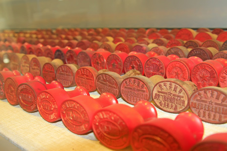 TANGSHAN CITY - NOVEMBER 18: all kinds of red rubber official seal in a museum, on november 18, 2014, Tangshan City, Hebei Province, Chinaのeditorial素材