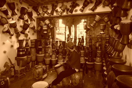 Phoenix County, April 15: Sell drum commercial stores on April 15, 2012, Phoenix County, Hunan Province, Chinaのeditorial素材