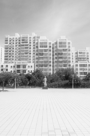Luannan County, July 30: Cheng Zhaocai Memorial Park Landscape Architecture on July 30, 2012, Luannan, Hebei, China, crane, tower crane, concrete, cement, scaffolding, frame, sky, blue, Windowsのeditorial素材