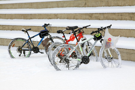 Mountain bike in the snow, closeup of photoのeditorial素材