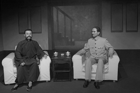 LETING COUNTY - MARCH 9: Li dazhao and sun yat-sen's wax figure in the li dazhao memorial hall, on march 9, 2014, Leting county, hebei province, China.のeditorial素材