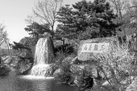 JI COUNTY - APRIL 5: Stone carving works and pool in the Panshan Mountain scenic spot, April 5, 2014, ji county, tianjin, China.のeditorial素材