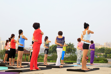 Tangshan - July 17: women doing yoga exercise in the park, July 17, 2016, tangshan city, hebei province, Chinaのeditorial素材