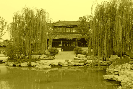 BEIJING - OCTOBER 23: Jiangnan architectural style pavilion, on october 23, 2014, Beijing, China.のeditorial素材