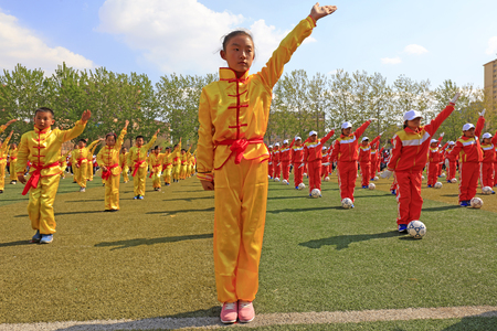 Luannan County - April 18, 2016: student group gymnastics training on the playground, in a middle school, Luannan County, Hebei Province, China

のeditorial素材
