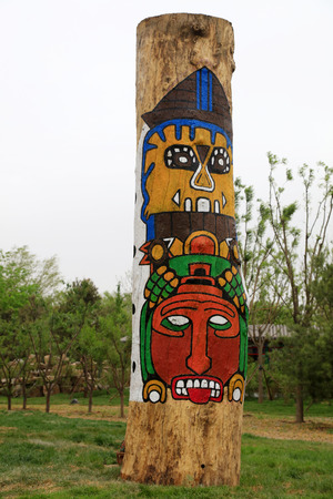 Taiwan aboriginal art totem pole

のeditorial素材