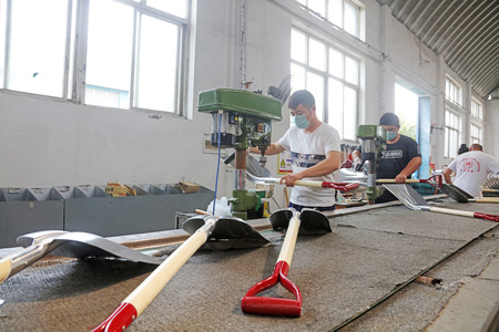 Luannan County - August 11, 2017: workers were busy assembling steel shovels in a manufacturing plant in Luannan, Hebei, China

のeditorial素材