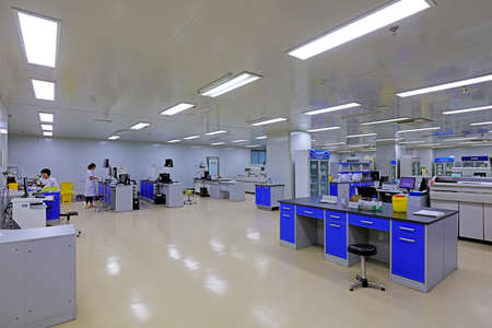 Luannan County - September 7, 2018: The laboratory doctor is busy, Luannan County, Hebei Province, Chinaのeditorial素材