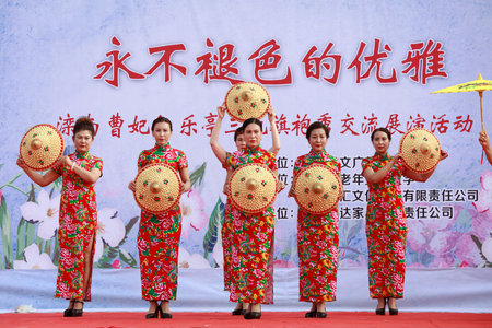 Luannan County-August 27, 2018: cheongsam walking show, in Luannan County, Hebei Province, Chinaのeditorial素材