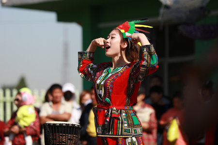 Luannan County-May 31, 2019: A lady playing African drums, Luannan County, Hebei Province, Chinaのeditorial素材