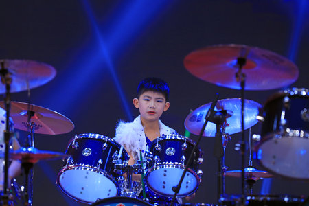 Luannan County-January 29, 2019: children play drums on shelves on the stage, Luannan County, Hebei Province, Chinaのeditorial素材