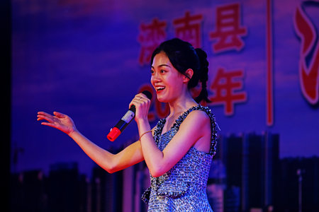 LUANNAN COUNTY, China - July 20, 2018: The actors are performing and Pingju is on the stage, LUANNAN COUNTY, Hebei Province, Chinaのeditorial素材