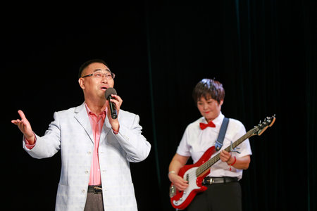 LUANNAN COUNTY, China - September 28, 2018: The song was performed at a party, LUANNAN COUNTY, Hebei Province, Chinaのeditorial素材
