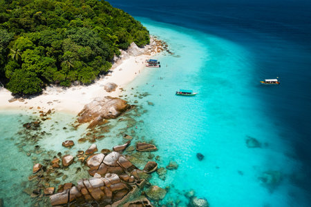 Aerial view of the white sand beach and coral reef on Lang Tengah Island, Terengganu, Malaysiaの写真素材