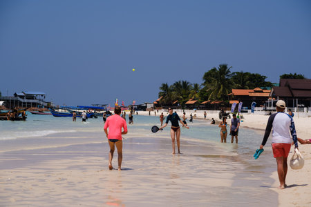 REDANG ISLAND, MALAYSIA - July 29, 2025. Beautiful view of Long Beach. Tourists enjoy the South China Sea and walk along the beachのeditorial素材