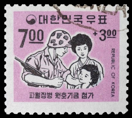 KOREA - CIRCA 1958: post stamp printed in KOREA shows Korean soldier reunited with his family, circa 1958のeditorial素材