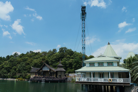 Bungee tower beside the buildingのeditorial素材