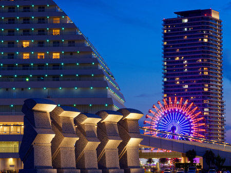 Kobe Meriken Park Harbor night statueのeditorial素材
