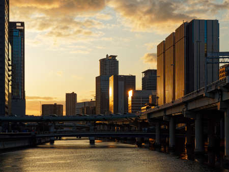High-rise buildings and hanshin expressway seen from Osaka Nakanoshima Oebashi bridge at duskのeditorial素材