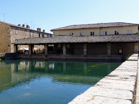 Pergola with in front of the sulphurous waters of Bagno Vignone in Tuscany in Italy.のeditorial素材