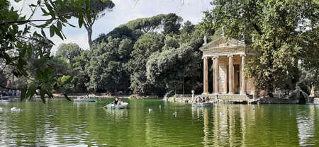 Pond in Villa Borghese in Rome in Italy.のeditorial素材