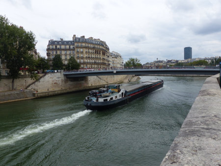PÃ©niche on the Seine in Paris in France.のeditorial素材