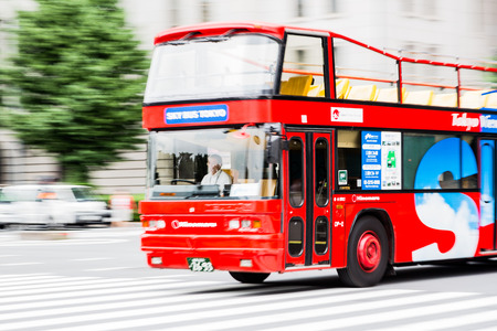 TOKYO - CIRCA JULY 2014: Tokyo Sky Bus, operated by Hinomaru Jidosha Kogyo. It is the first open roof tour bus in Tokyoのeditorial素材