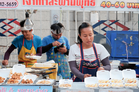 Bagkok, Thailand - Circa March 2015: People shops at Chatujak weekend market. It is the largest weekend market in Bangkokのeditorial素材