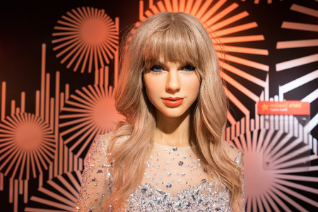 BANGKOK, THAILAND - CIRCA August, 2015: Wax figure of the famous Taylor Swift from Madame Tussauds, Siam Discovery, Bangkokのeditorial素材