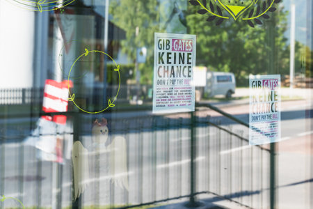 Mieming, Austria - 1 June 2020: Papers in a store window protesting against forced vaccination and Bill Gates 'Gibt Gates keine Chance' - German for Don't give Gates a chanceのeditorial素材