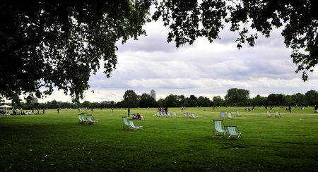 Deckchairs in Hyde park, London.の写真素材