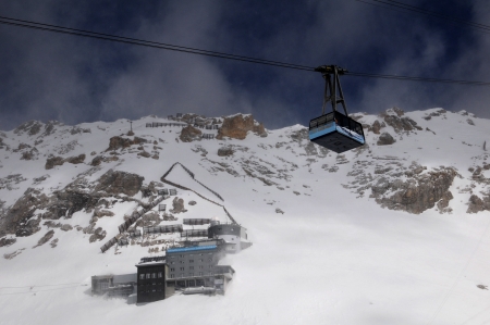 Garmisch-Partenkirchen Germany Mai 2013:Zugspitze Glacier Cable Carのeditorial素材