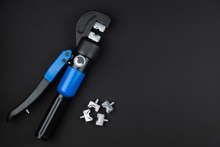 manual hydraulic press and dies for crimping tips on copper wires