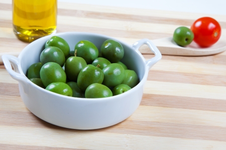 Green olives in a bowlの写真素材