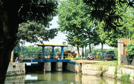 Unidentified people on the canalの写真素材