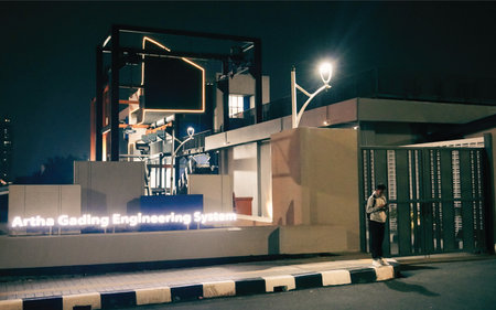 Unidentified man walking on the street at night.の写真素材