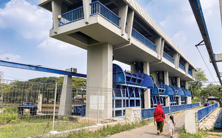 Unidentified people visit the construction site of the bridge.の写真素材