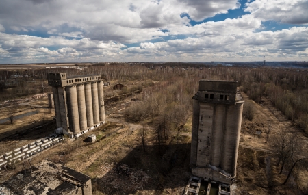 Abandoned concrete strategic industrial granary. Yaroslavl, Russia.の写真素材