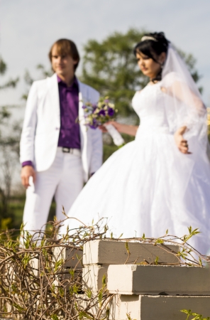 climbing plants in focus and couple in the backgroundの写真素材