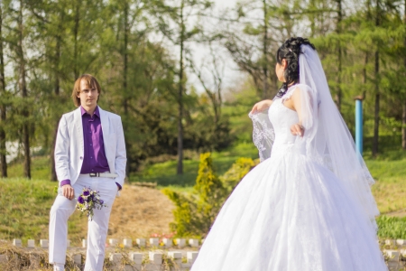Elegant bride and groom posing together outdoors on a wedding dayの写真素材