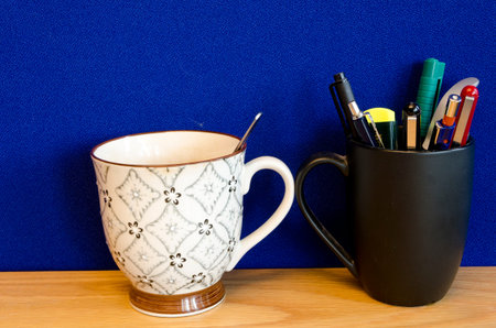 Two cups one dark and one brightの写真素材