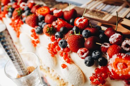 Victoria Sandwich Cake Decorated With Fresh Summer Berries And Mint In The Form Of A Wreath.の写真素材